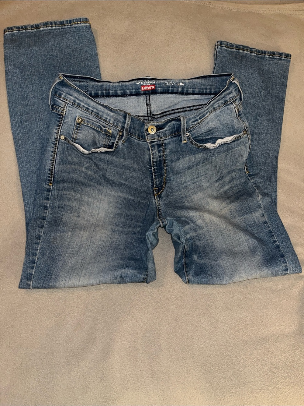 Levi's Women's Mid Wash Curvy Slim Jeans